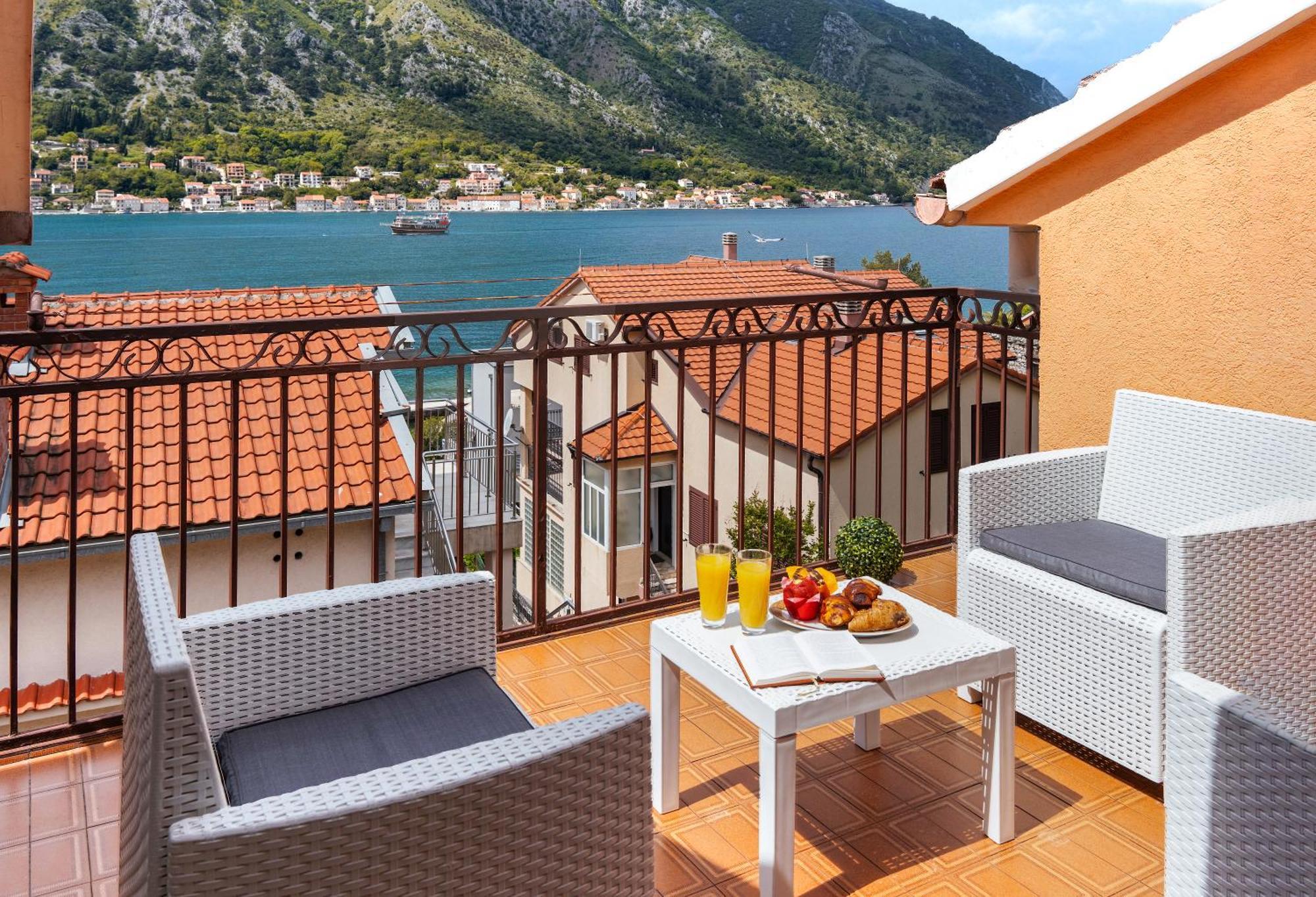 Apartment Busola Kotor Exterior photo