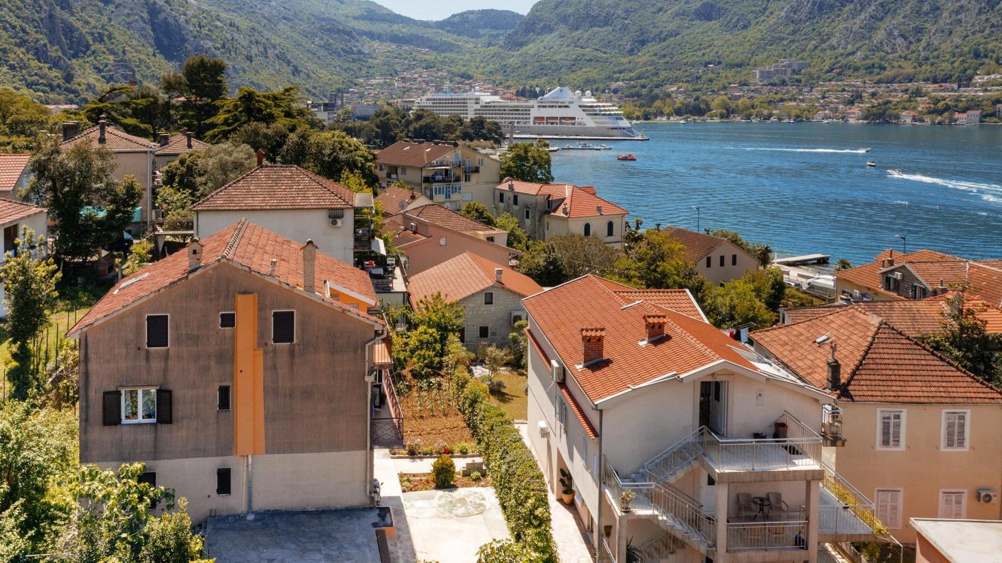 Apartment Busola Kotor Exterior photo